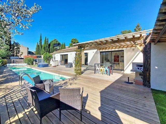 ? Coup de coeur à Escales: maison pleine de charme au coeur 166m² Escales