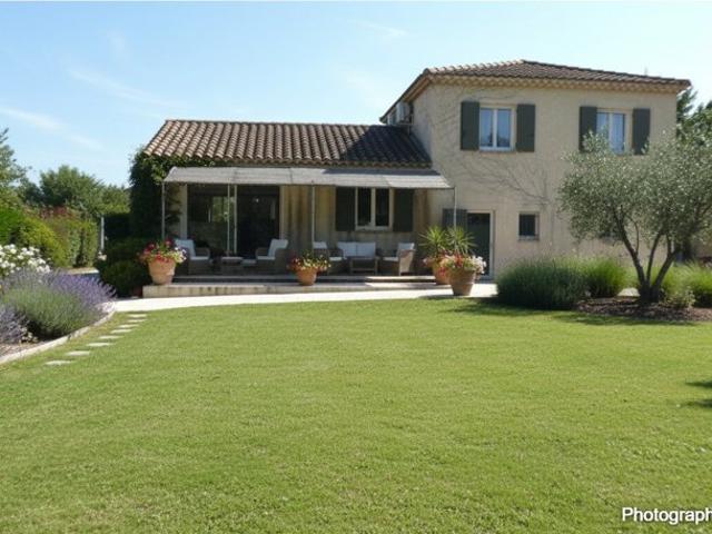Coup de coeur à 5 Mn de SAINT REMY de Pce Villa au calme proche du centre à pied Jardin piscinable