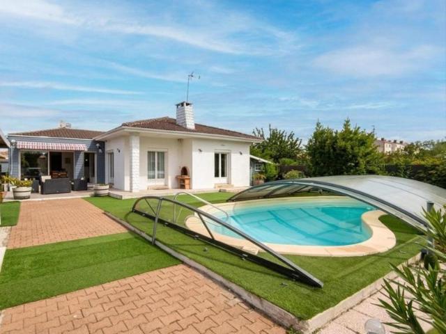 Coup de coeur à Rochefort ! Superbe maison avec piscine et extension contemporaine