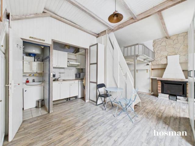 Appartement esprit maisonnette avec cheminée 30 m² avec mezzanine dans cour pavée Boulevard de Charonne, Paris 20ème