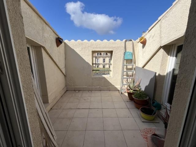 Coup de coeur assuré pour ce T2 avec terrasse.