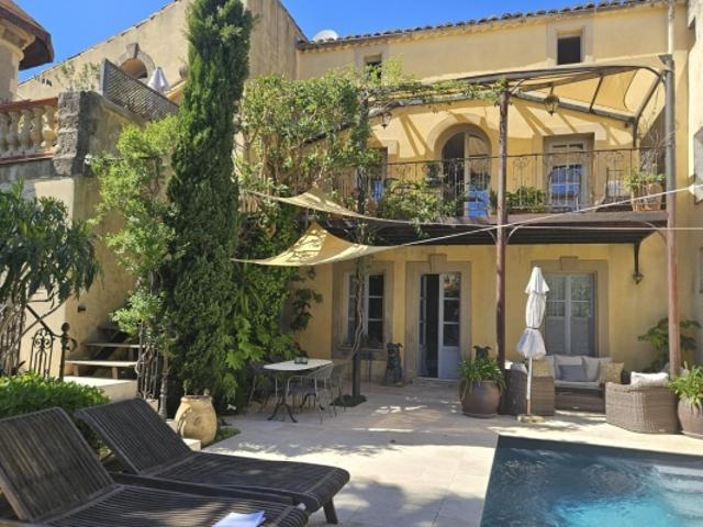 COUP DE COEUR Belle bâtisse en pierre avec piscine