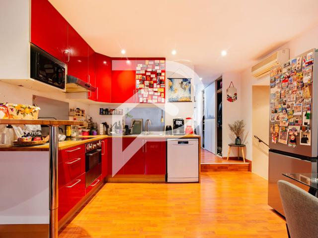 Coup de coeur dans le 2ème T3 authentique et atypique, esprit maison, avec terrasse de 24 m2