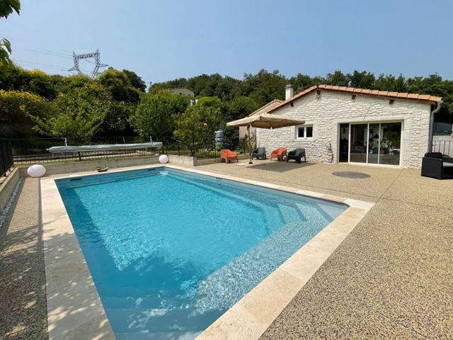 Coup de coeur en Ardèche: Villa de charme avec piscine et jardin d'exception à Baix