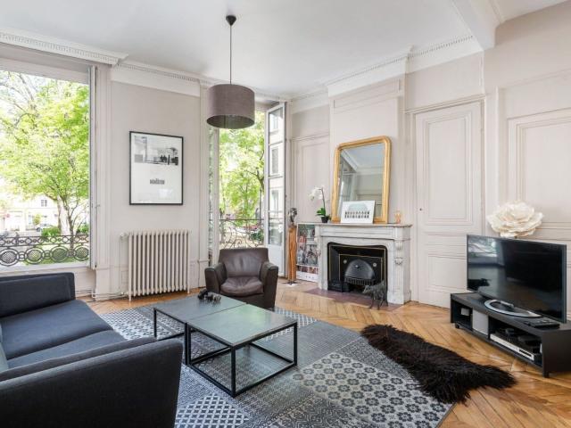 Coup de coeur 2 pièces 70,80 m² vue Place Sathonay