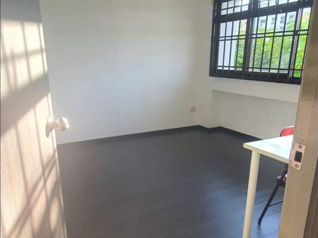 Couple or 2 Females good size Common room, nr Admiralty Mrt, Shops