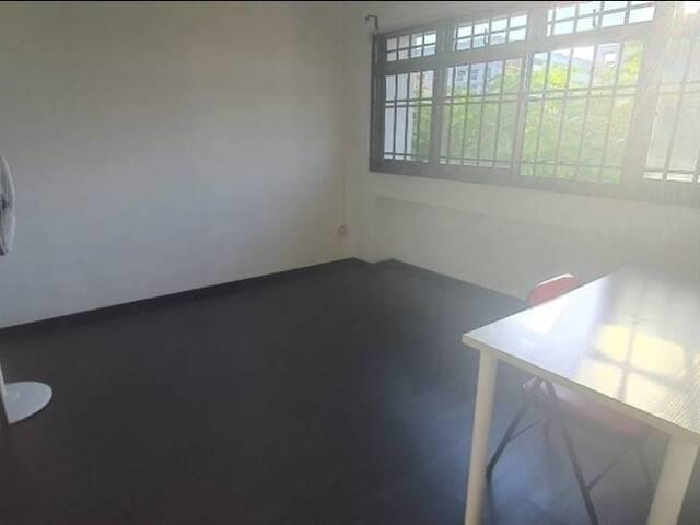 Couple or 2 Females good size Common room, nr Admiralty Mrt, Shops