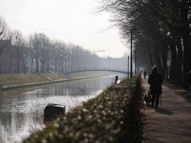 Coupure Rechts. Kwalitatief gerenoveerd 2 slpk appartment met terras op een boogscheut van het stadscentrum