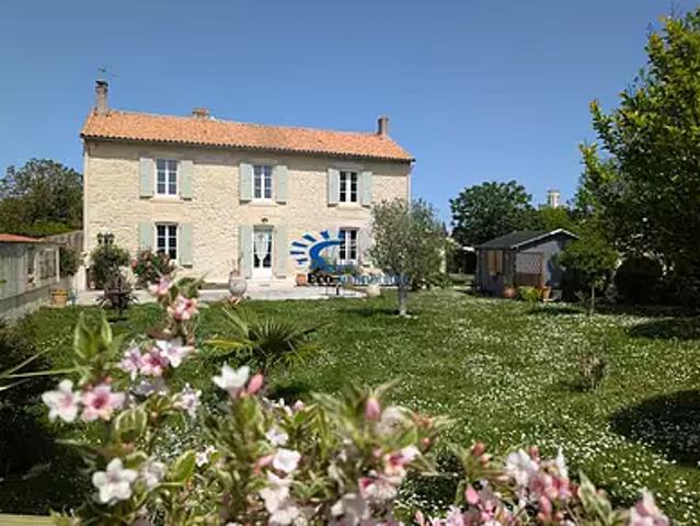 Ferrières 17170 Achat / Vente maison 9 pièces t9 terrasse
