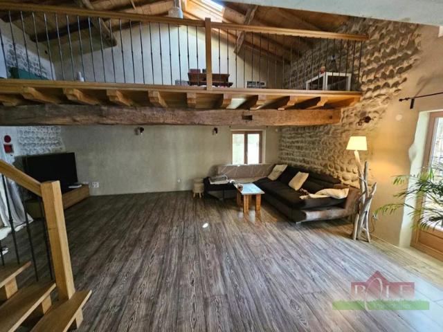 COUR ET BUIS, Ancien corps de ferme T7 rénové de 180 m² avec dépendances et terrain de 6184m²