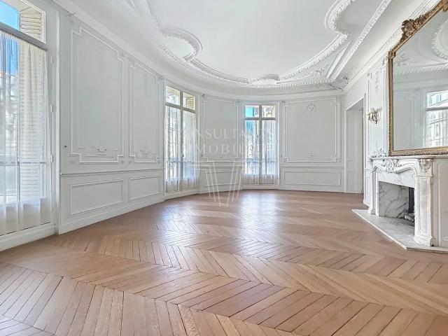 COURCELLES /WAGRAM. HAUSSMANNIEN BALCON 4 CHAMBRES