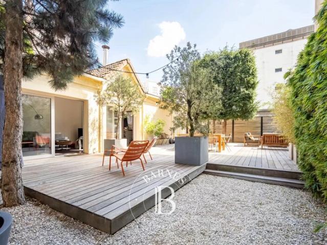 Courbevoie, Maison 5 Chambres 258 m² en location