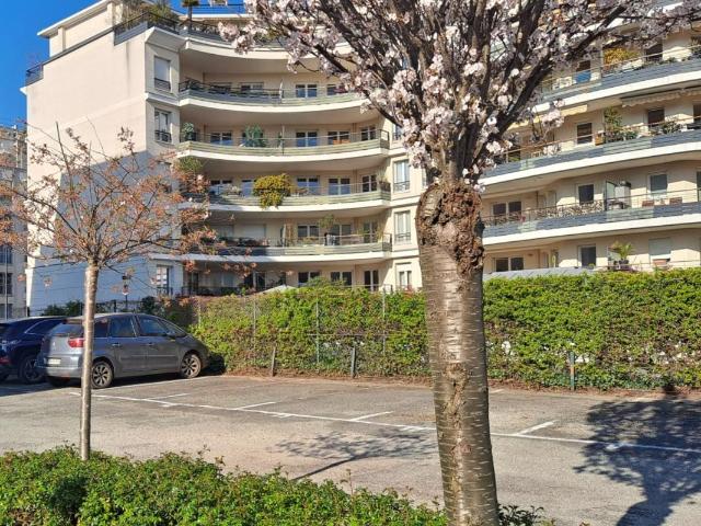 COURBEVOIE BECON EMPLACEMENT DE PARKING 15000 FAI