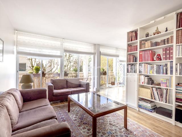 COURBEVOIE CHARCOT BECON 5 PIECES BALCON 715 000 EUROS FAI