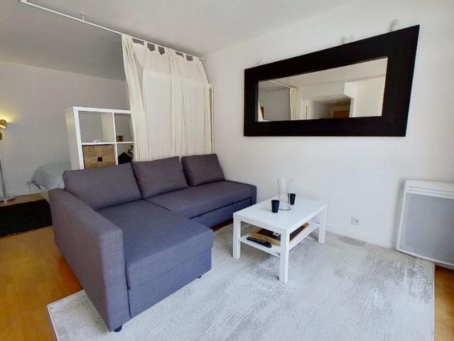 COURBEVOIE Studio meublé de 37m² avec terrasse de 27m2