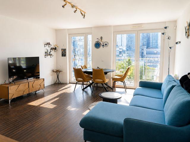 COURBEVOIE 4 PIECES DE 92,79 M2 AVEC BALCON, CAVE ET DOUBLE PARKING