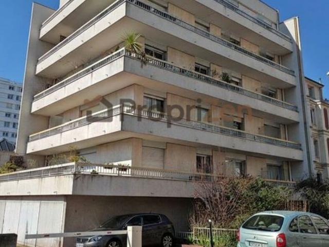 Courbevoie 92: Studio meublé avec balcon à Bécon