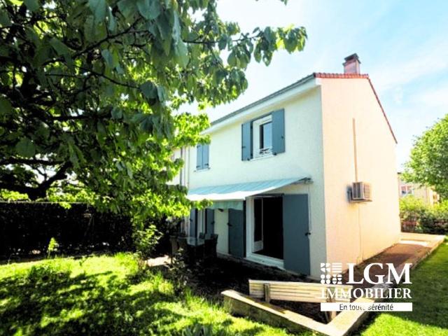 COURNON D'AUVERGNE 63800, Maison familiale de 85m2, 4 pièces, sur un terrain clos et arboré d'environ 300m2