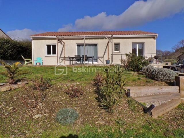Villa de plain pied de 2019 – DPE B – 96 m² – Terrain de 1 015 m² – Pas de travaux à prévoir