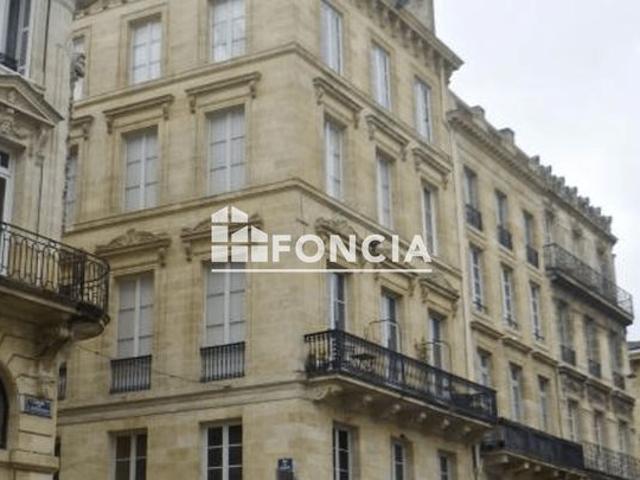 Cours de l'intendance triangle apt dernier étage immeuble ancien
