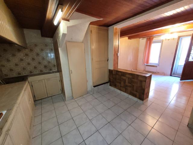 COURSAN Maison de village de type 3 / 4 à rénover mais très