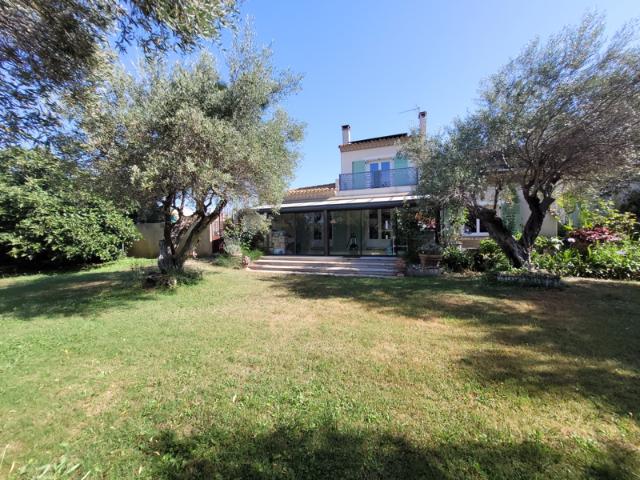 Coursan Villa de type 5 de 200 m2 habitable, plus un apparte