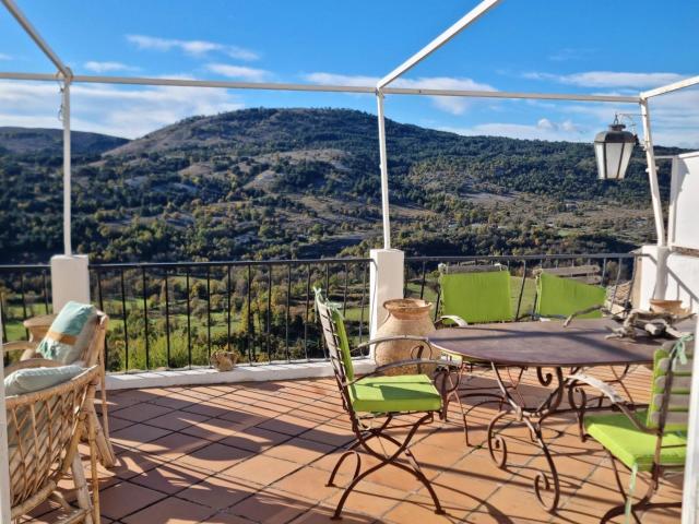 Coursegoules. Vaste demeure, 393m² Coursegoules
