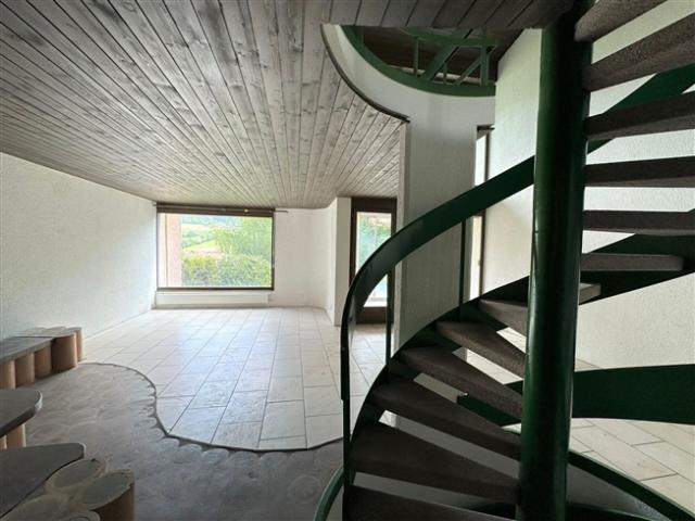Courtelary, Doppelhaushälfte 6 Stück zu renovieren, Garage, Parkplatz