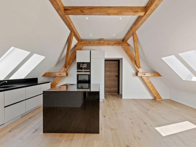 Courtelary, wunderschöne 4,5 Zimmer Penthouse Wohnung mit Aufzug