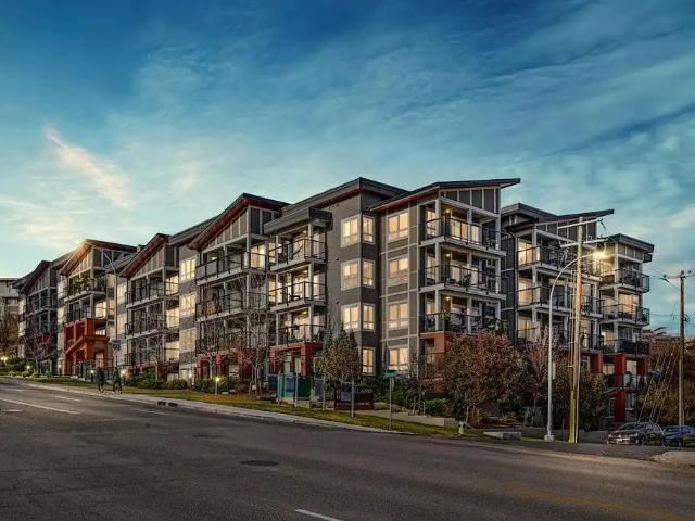 Courtyard Facing Renovated One Bedroom plus Den in Bridgeland!