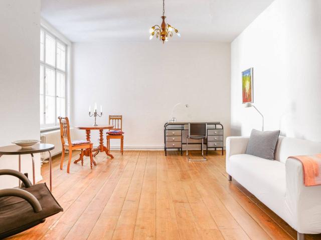 Courtyard Mood Gepflegte Altbauwohnung mit angenehmem Ambiente in Hinterhoflage nahe Lietzensee