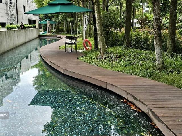 Cove Drive D4, Terrace