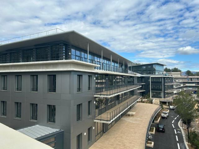 Bureaux privatifs Sophia Antipolis Centre d'affaires Parking 245 places