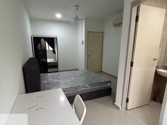 Cozy Master Bedroom at Damansara Utama Damansara Uptown Starling Mall