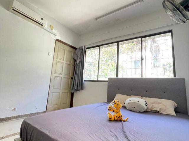 Cozy master bedroom at landed house kl
