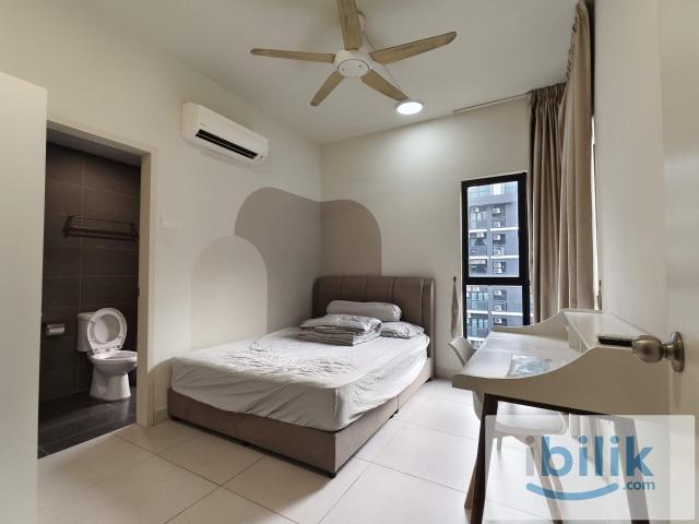 Cozy master room. Ready Move In