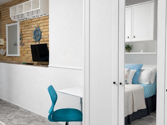 Cozy Mediterranean Stay Near the Beach