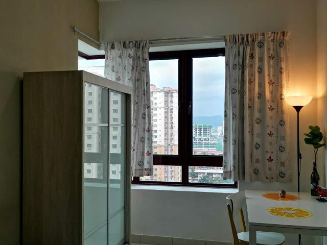 Cozy Medium Room at Rafflesia Condominium, Walking Distance to LRT Sentul Timur