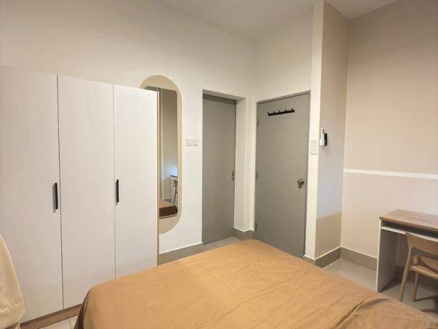 Cozy Medium Room for Female