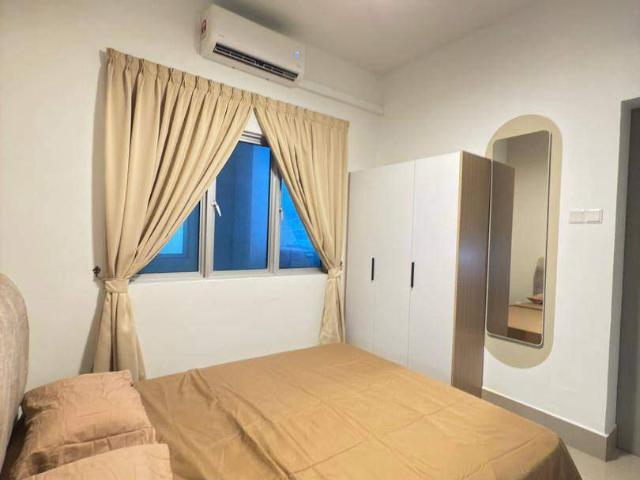 Cozy Medium Room for Female