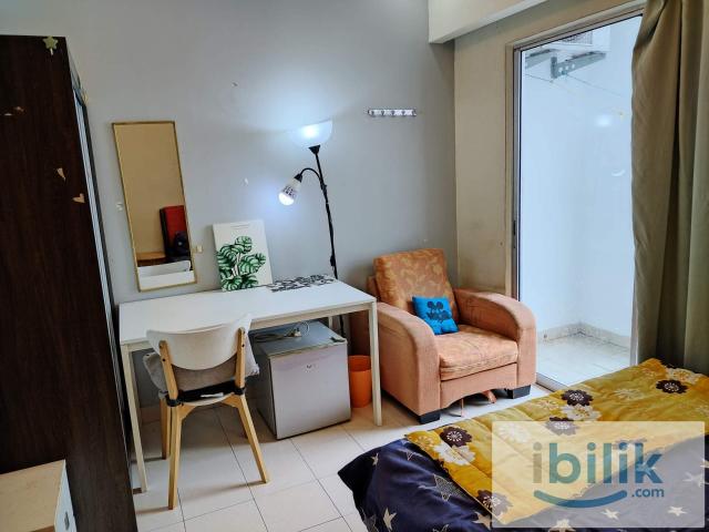 Cozy Medium Room with Balcony at Suriamas Condo, Bandar Sunway