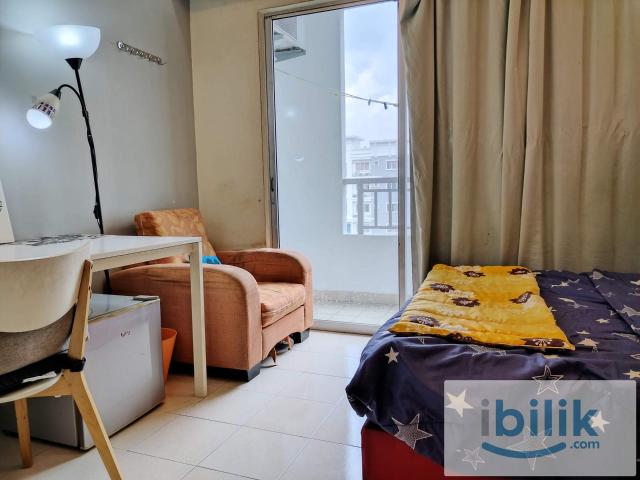 Cozy Medium Room with Balcony at Suriamas Sunway