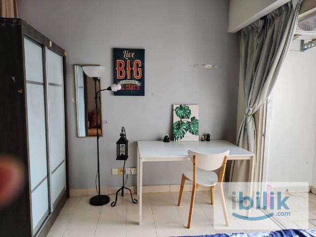 Cozy Medium Room with Balcony at Suriamas Sunway