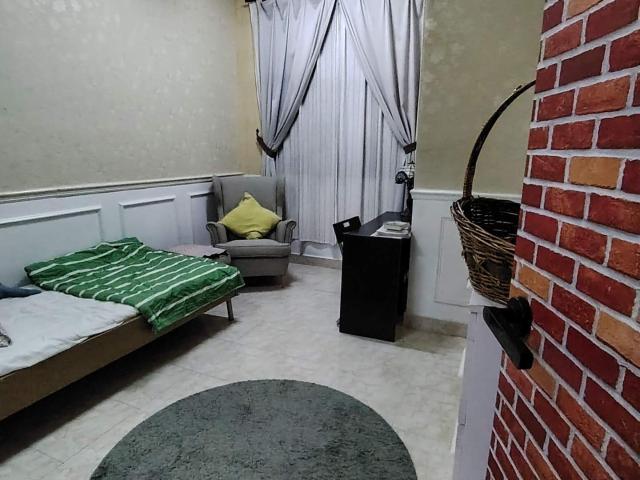 Cozy Medium Room