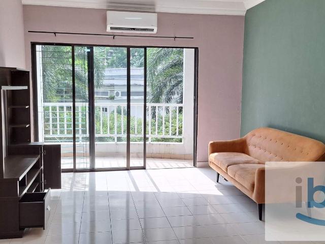 Cozy medium room | 3 mins to bus stop | near to mid valley ️