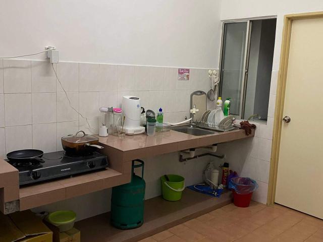 Cozy middle room at Metroview Condo near LRT Wangsa Maju