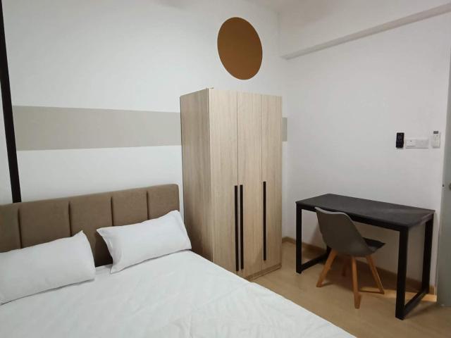 Cozy middle room. Ready Move In