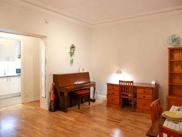 Cozy One Bedroom Apartment – Prime Trocadéro Location, Paris Amsterdam Apartments for Rent