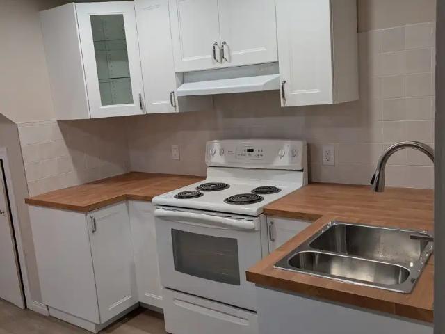 Cozy One Bedroom Legal Basement Suite
