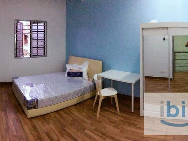 Cozy& Affordable Master Room at USJ6, near LRT, include utilities, CARPARK and WIFI